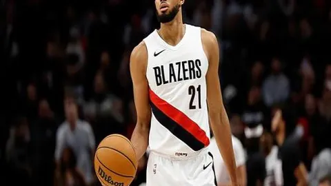 湖人强势逆袭，丹佛8连败终结！西区跃居第5，与火箭仅差0.5胜场差距